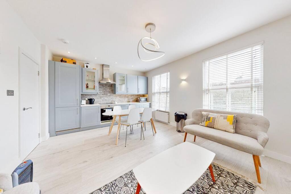 Stylish 2Bed2Bath Flat 4Min From Tube Station Villa London Eksteriør bilde